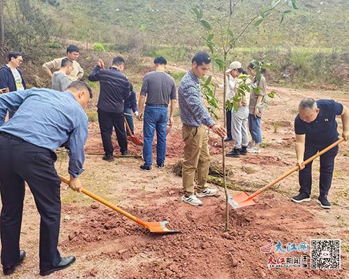 赣州发展集团开展 学雷锋 树新风 主题青培活动 图